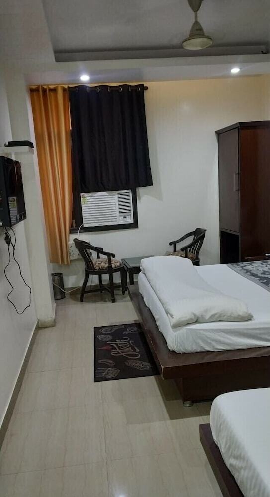 Hotel Adb Rooms Udhav Palace