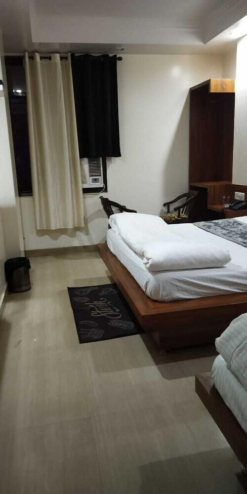 Hotel Adb Rooms Udhav Palace
