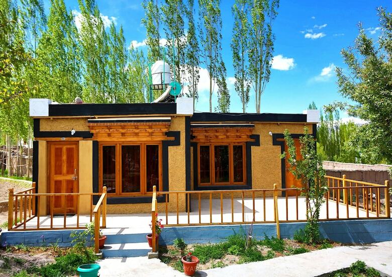Tih Chomal Huts