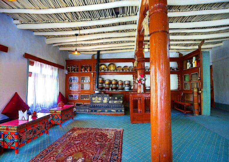 Tih Chomal Huts