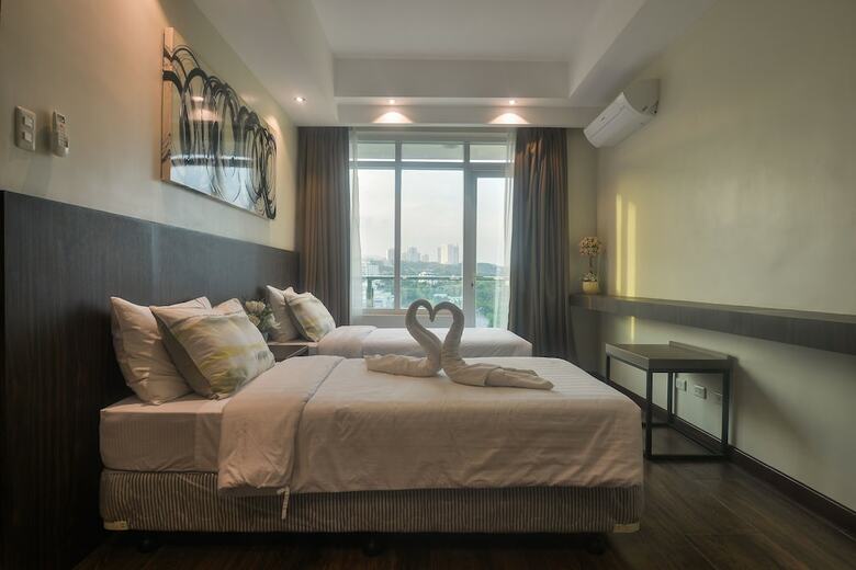 Comfy Suites At The Padgett Place