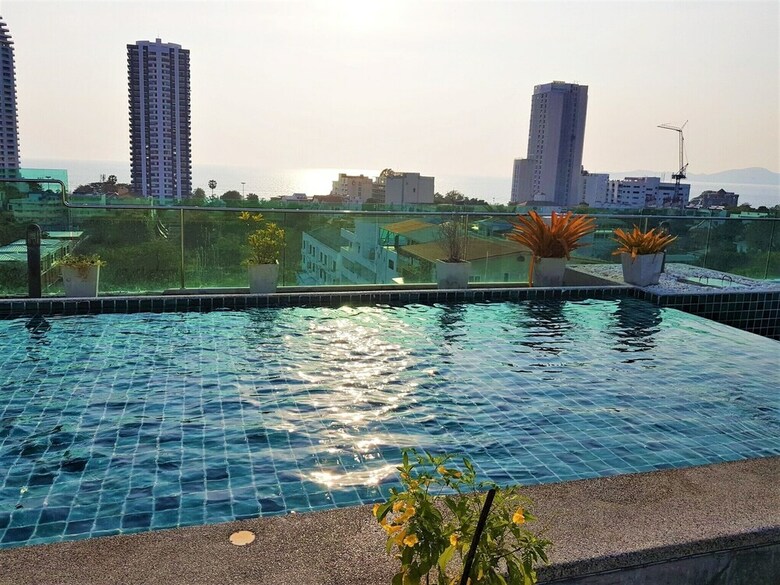 Fantastic Roof Top Pool!
