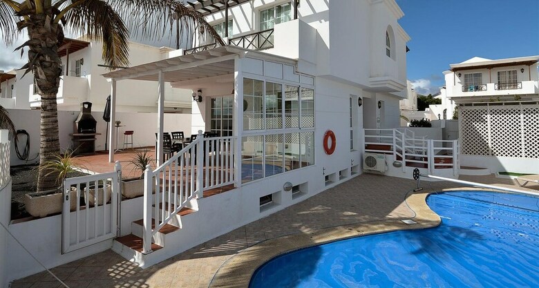 Villa Crystal