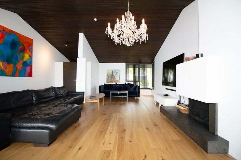Seaside Villa - 6 Bedrooms