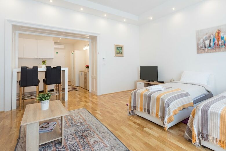 Apartamentos Charming And Bright Studio In Zagreb Center!