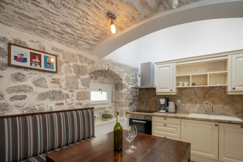 Apartamentos Awesome Stone House