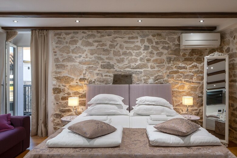 Apartamentos Awesome Stone House