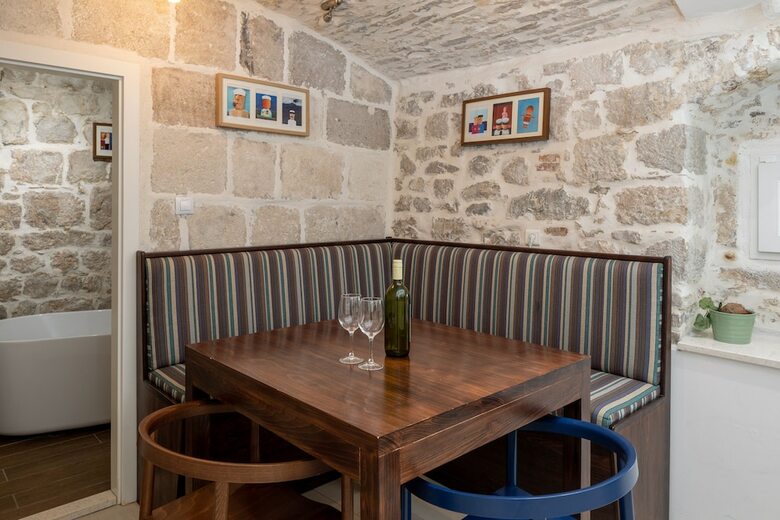Apartamentos Awesome Stone House