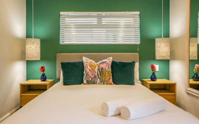 Hotel Hout & About Guest House