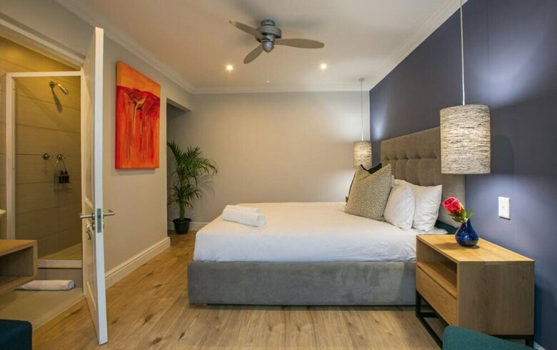 Hotel Hout & About Guest House
