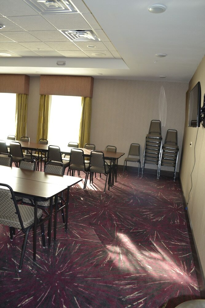 Hotel Pratt Inn & Suites