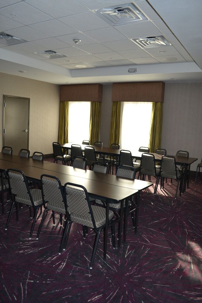 Hotel Pratt Inn & Suites
