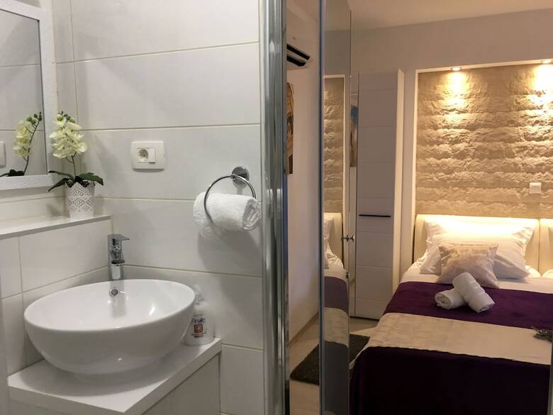Hotel Central Split Apartments And Rooms Paese