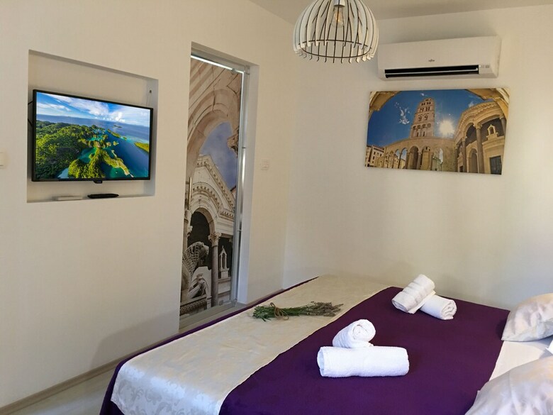 Hotel Central Split Apartments And Rooms Paese