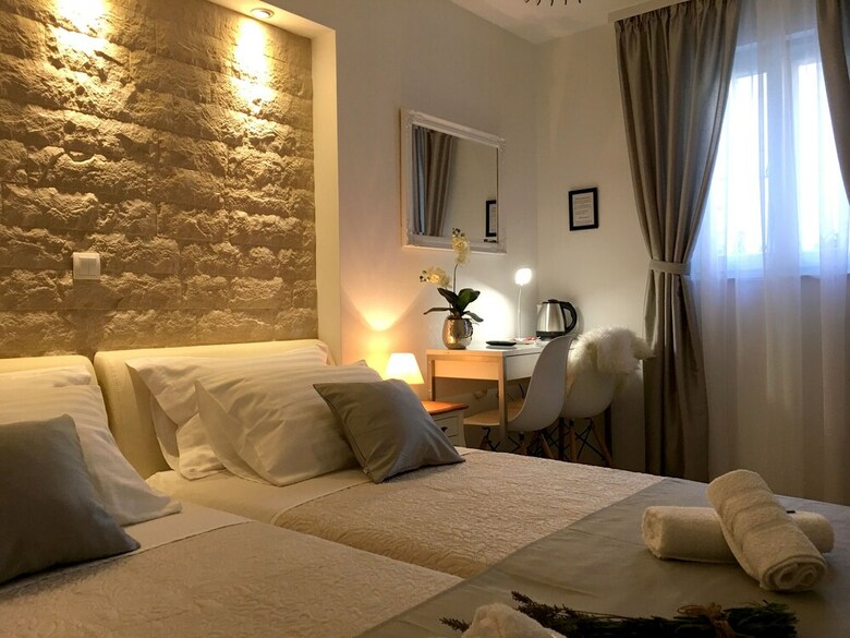 Hotel Central Split Apartments And Rooms Paese