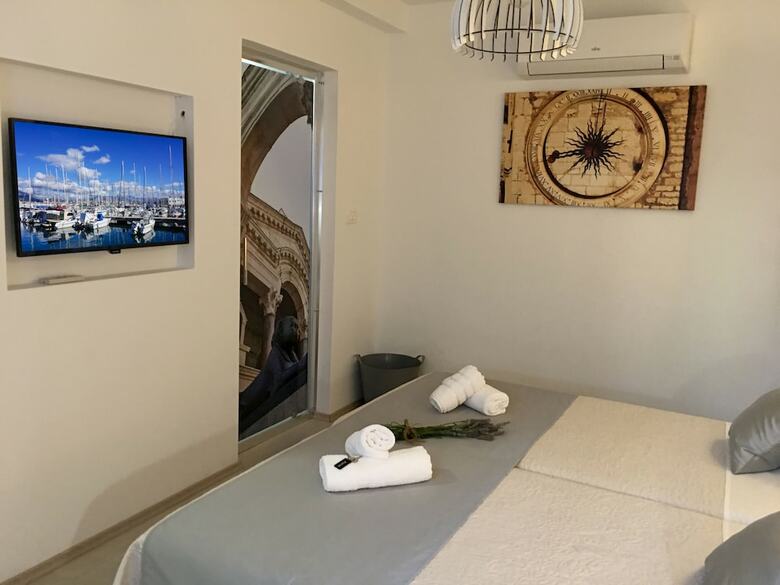 Hotel Central Split Apartments And Rooms Paese