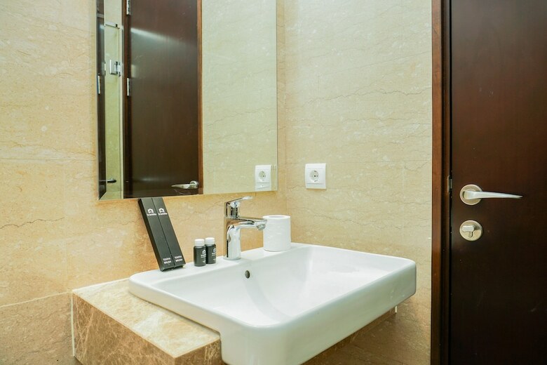 Fully Furnished Studio Menteng Park Apartment