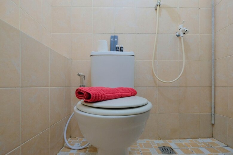 Emerald Functional 2br Apartment Gading Nias