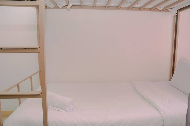 Green Bay Pluit Studio Apartment With 2 Single Beds