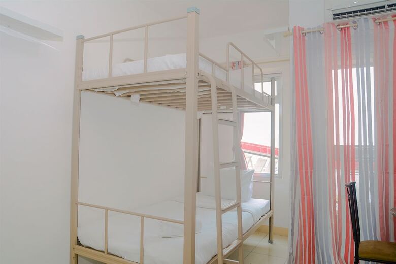 Green Bay Pluit Studio Apartment With 2 Single Beds