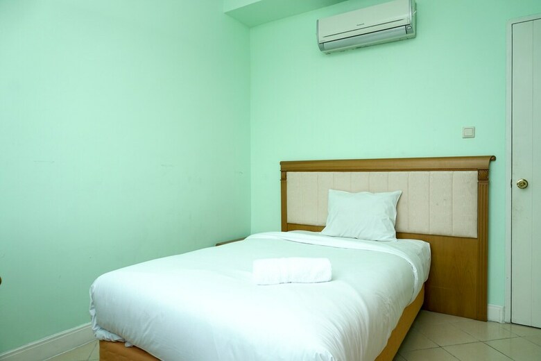 Best Price 3br At Batavia Apartment