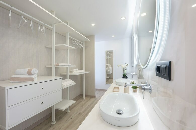 The One Luxury Apartments