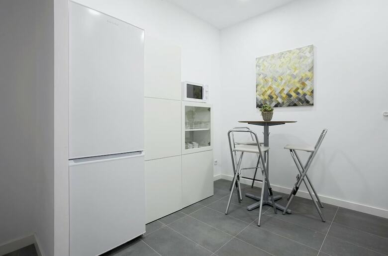 Apartamentos The Best Location!!. 8pax. 3bd & 2bth. Reina Sofia II