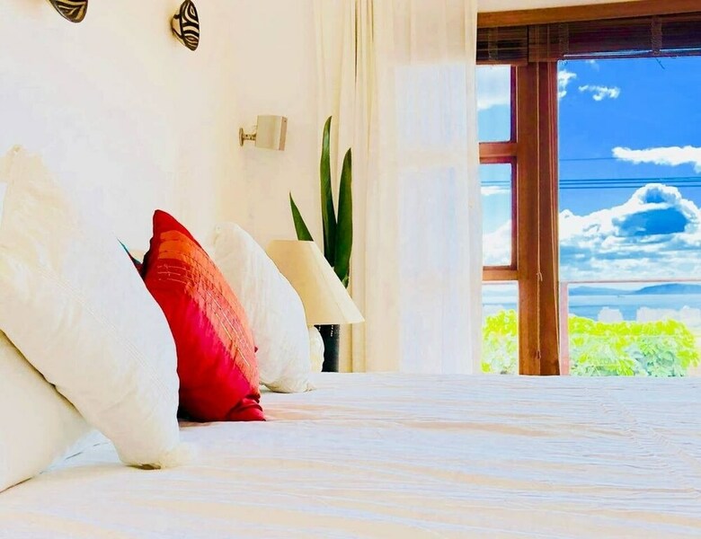 Sun & Sea In A Downtown Villa