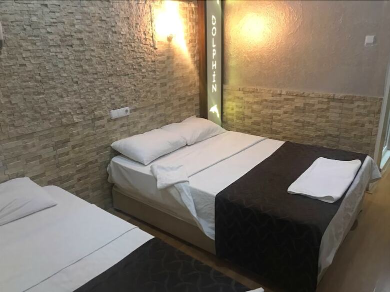 Dolphin Yunus Hotel