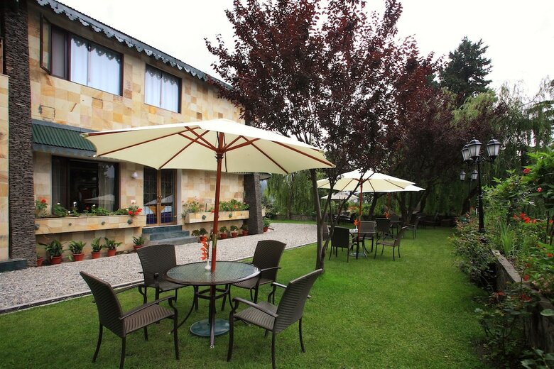Hotel Shervani Hilltop Nainital