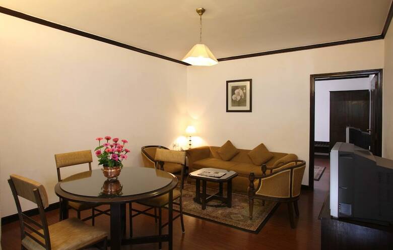 Hotel Shervani Hilltop Nainital