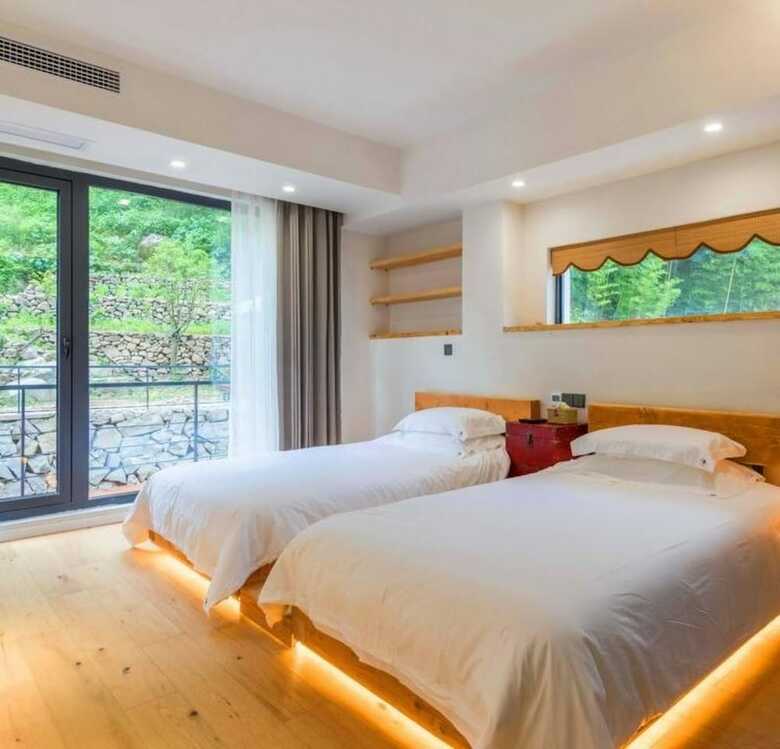 Floral Hotel See You Again Linan