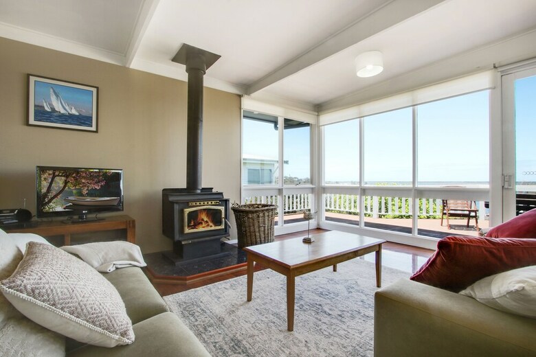 Metung Lake House
