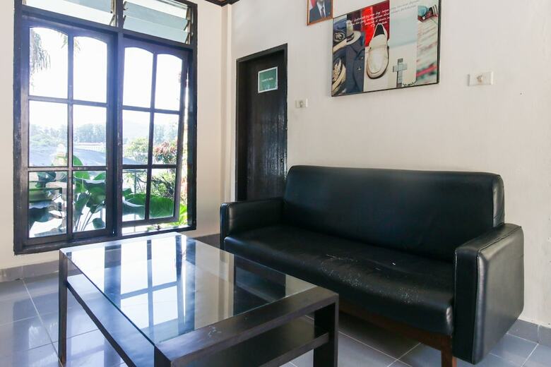 Hotel Airy Nelson Purba 4 Parapat