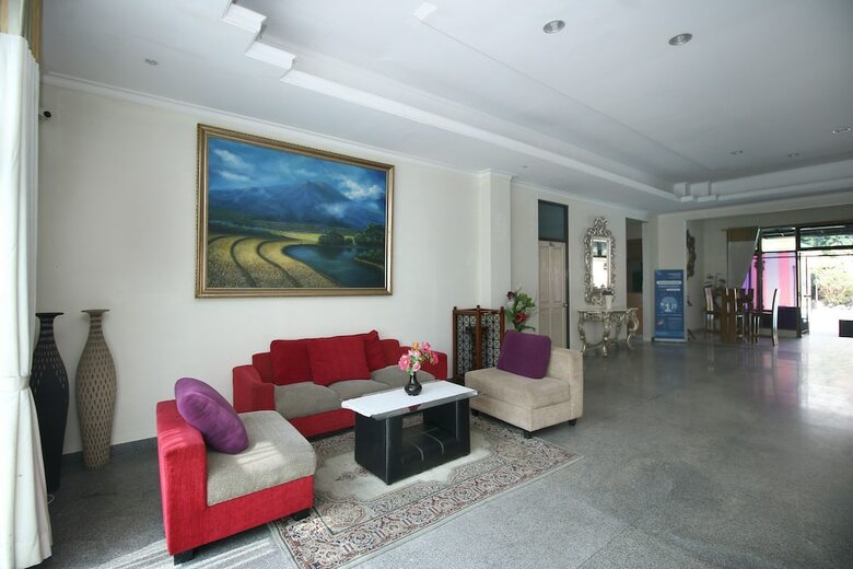 Hotel Airy Cisarua Lembah Nyiur 69 Bogor