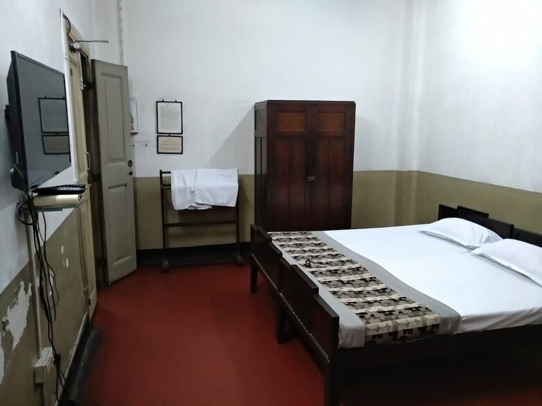 Broadway Hotel