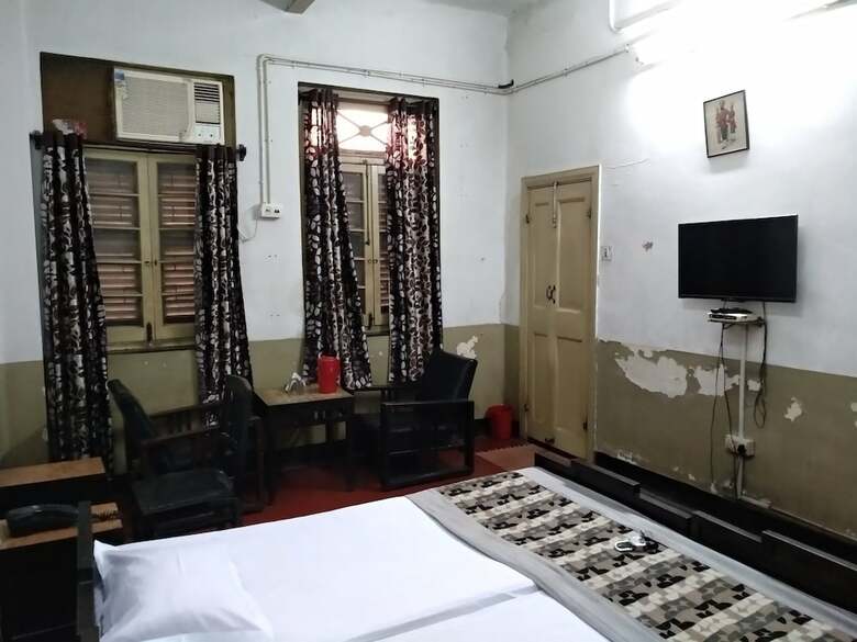 Broadway Hotel