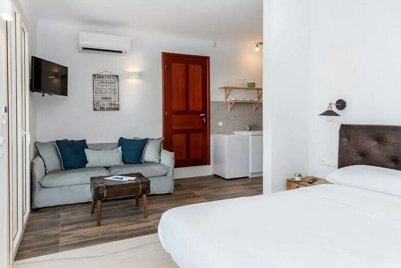 Hotel Etesians Luxury Suites