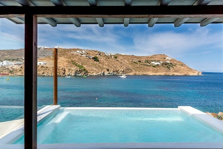 Hotel Etesians Luxury Suites
