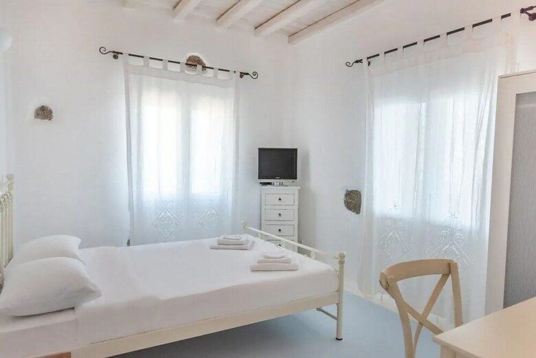 Hotel Etesians Luxury Suites