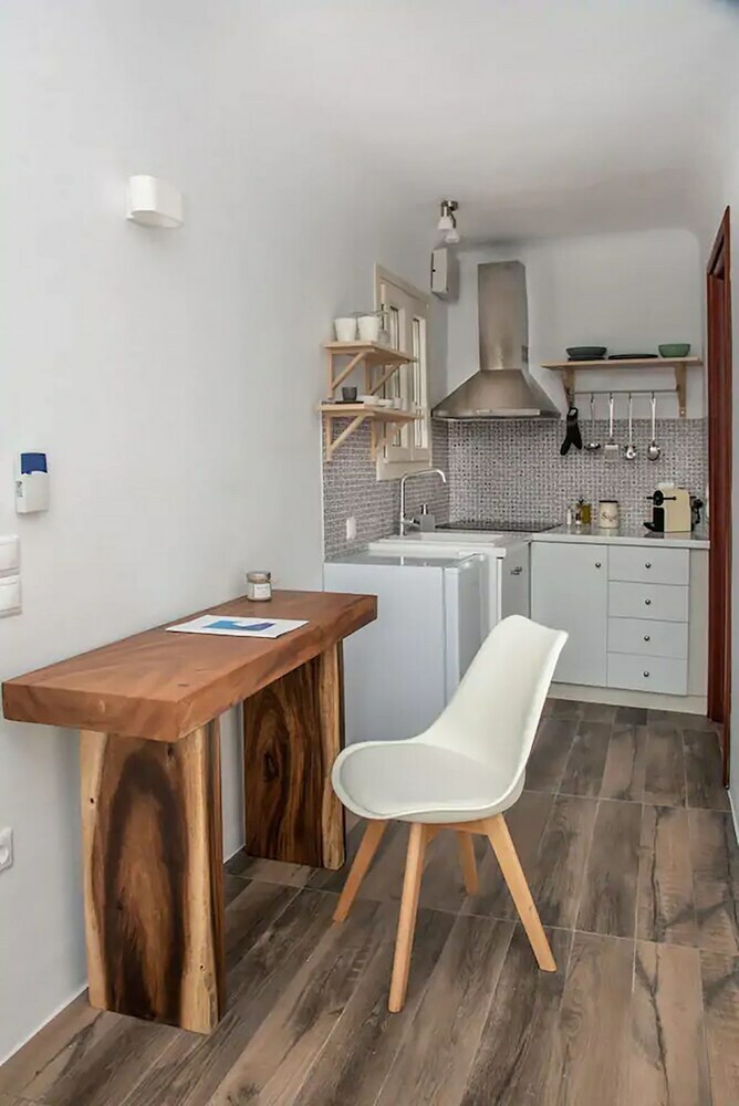 Hotel Etesians Luxury Suites