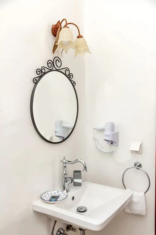 Hotel Etesians Luxury Suites