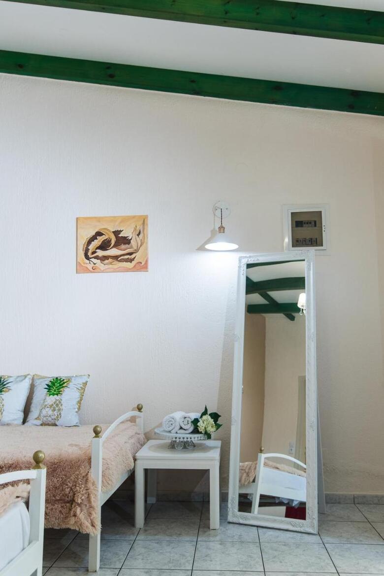 Hotel Oasis Studios