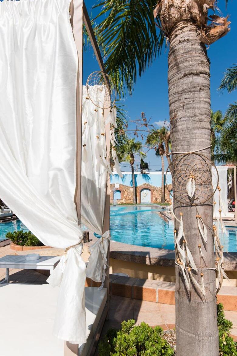 Hotel Oasis Studios