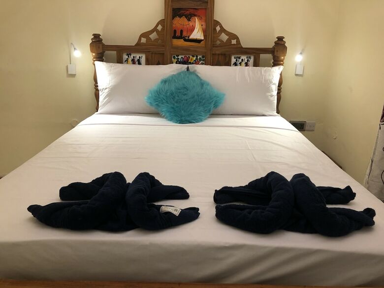 Hostal Bottoms Up - Hotel
