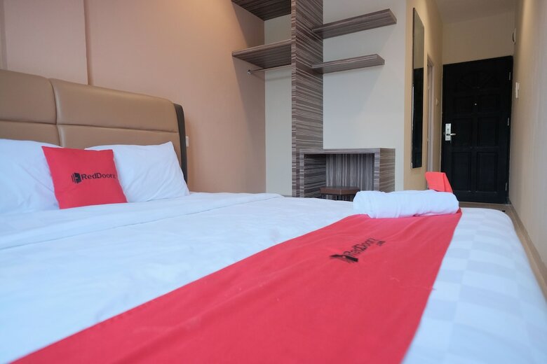 Hotel Reddoorz Plus Near Ferry Terminal Batam Center