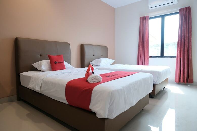 Hotel Reddoorz Plus Near Ferry Terminal Batam Center
