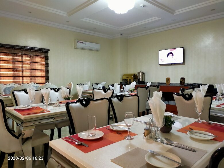 Alim Royal Hotel & Suites