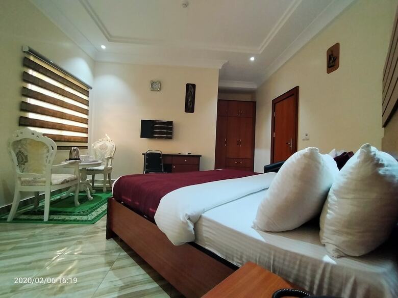 Alim Royal Hotel & Suites