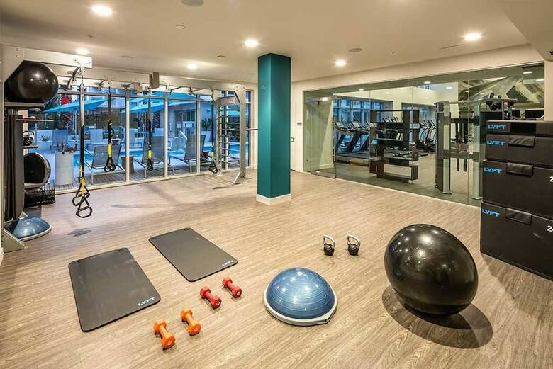 Apartamentos Resort Style Suites In Downtown La